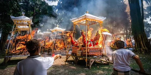 Mengenal Upacara Ngaben