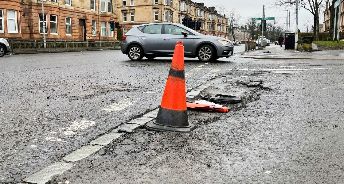 Tagihan Perbaikan Jalan Berlubang Kendaraan Mencapai Rekor Tertinggi