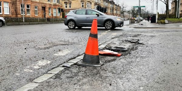 Tagihan Perbaikan Jalan Berlubang Kendaraan Mencapai Rekor Tertinggi