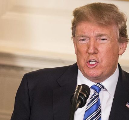 Trump Desak Negara - Negara OPEC Pangkas Harga Minyak