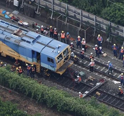 Layanan Kereta Peluru Dihentikan Selama 3 Jam Setelah Gerbong Terpisah di Dekat Tokyo
