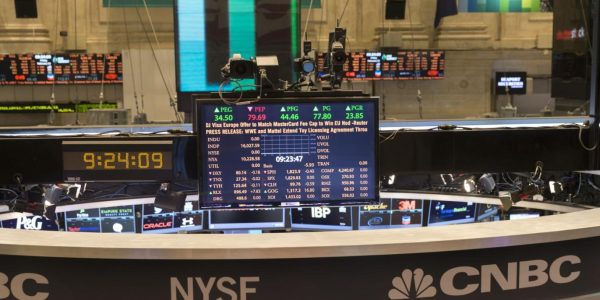 Pasar Saham AS Terkoreksi, Ketegangan Politik dan Data Ekonomi Jadi Sorotan